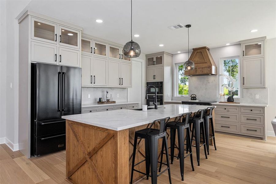 Eat-in Kitchen, blown glass pendant lighting Eat-in Kitchen, blown glass pendant lighting