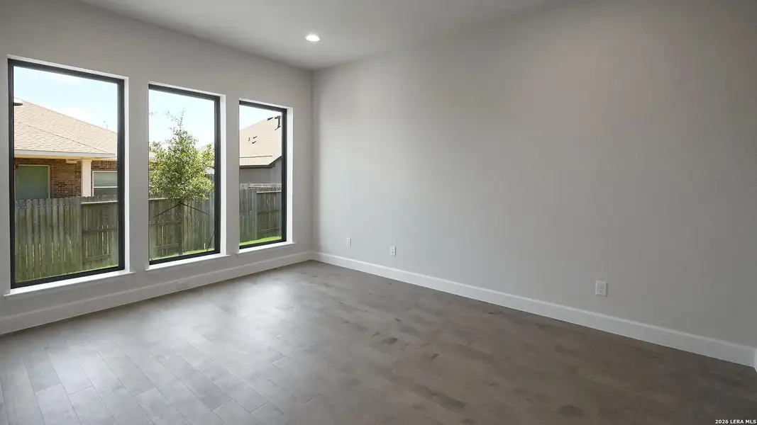 Spacious, unfurnished interior of a new home in Veramendi, New Braunfels (Image 22).