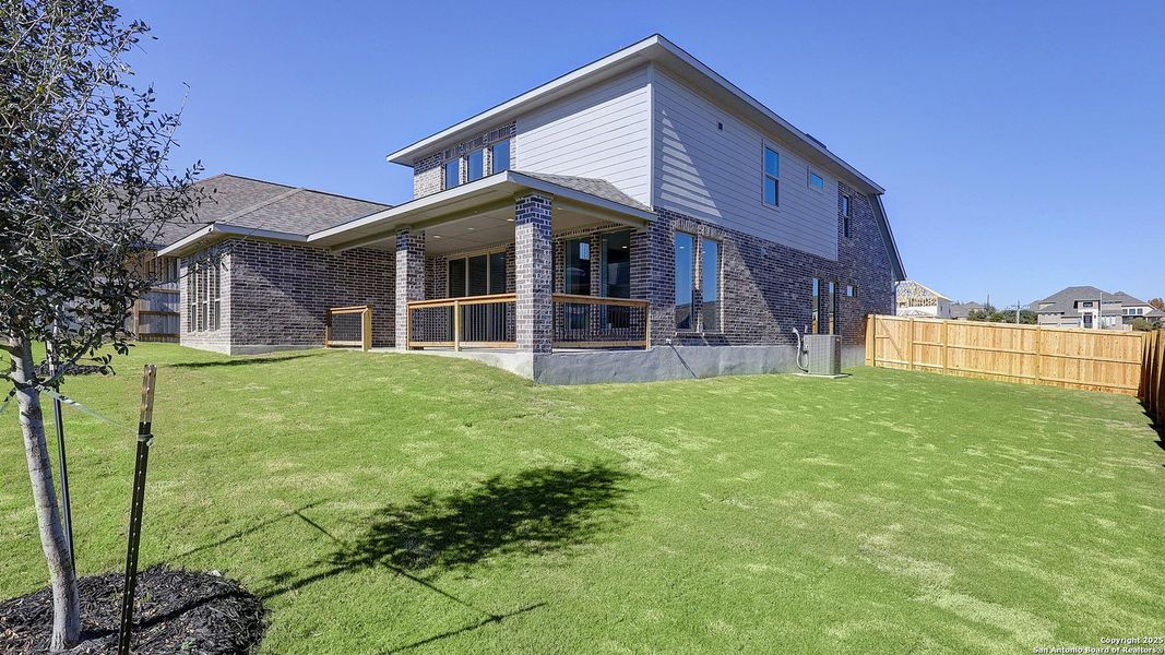 Exterior details and patio area of a home in Arcadia Ridge 50', San Antonio (Image 3).