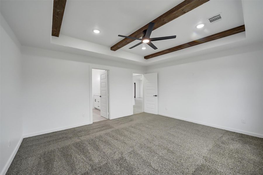 Spacious, unfurnished interior of a new home in , Conroe (Image 21).