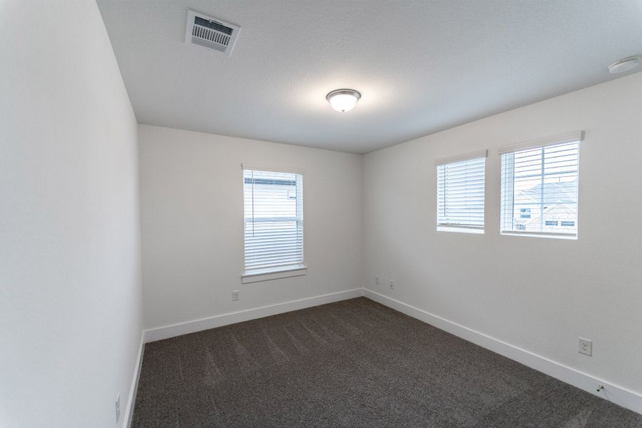 Spacious, unfurnished interior of a new home in Santa Rita Ranch, Liberty Hill (Image 19).