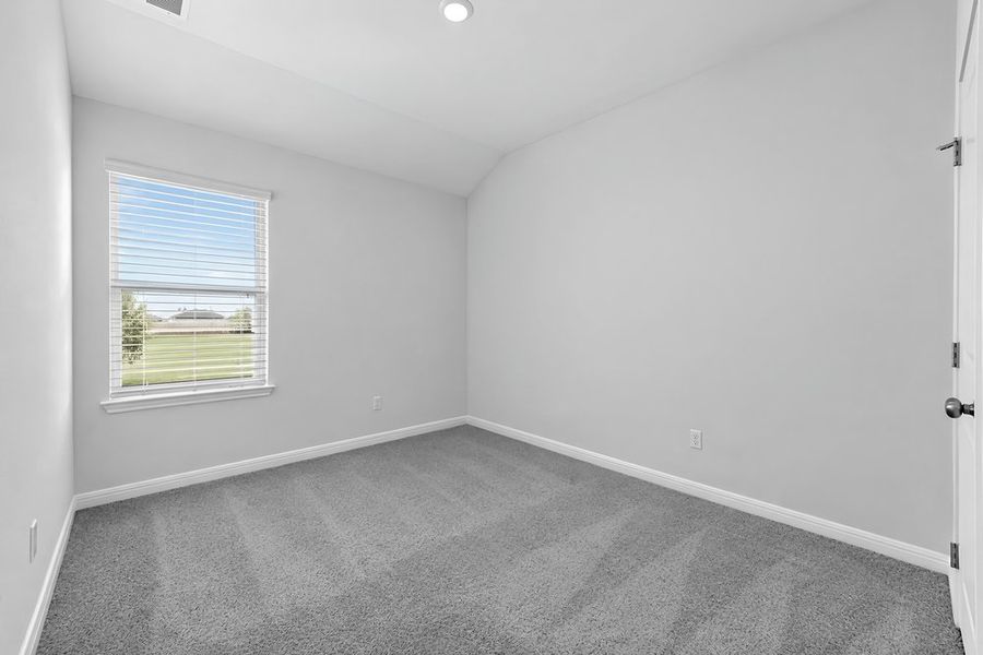 Spacious, unfurnished interior of a new home in Sunfield, Buda (Image 19).