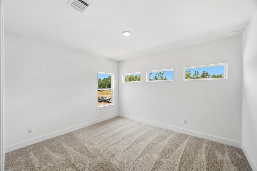 Spacious, unfurnished interior of a new home in Two Step Farm, Montgomery (Image 11).