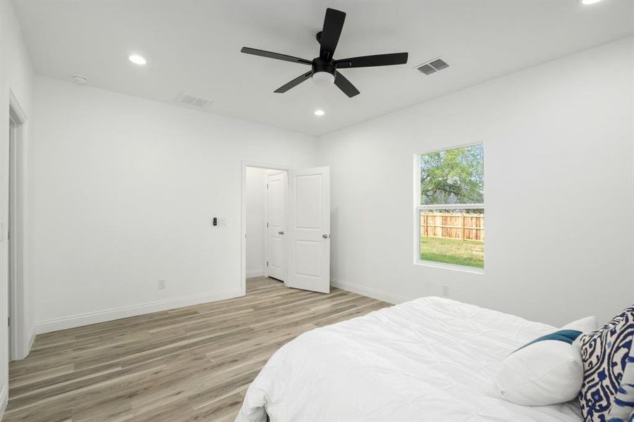 Spacious, unfurnished interior of a new home in , Gun Barrel City (Image 17).