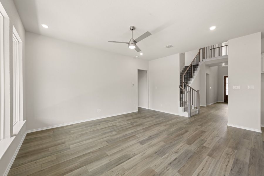 Spacious, unfurnished interior of a new home in Pirate Village, Granbury (Image 17).