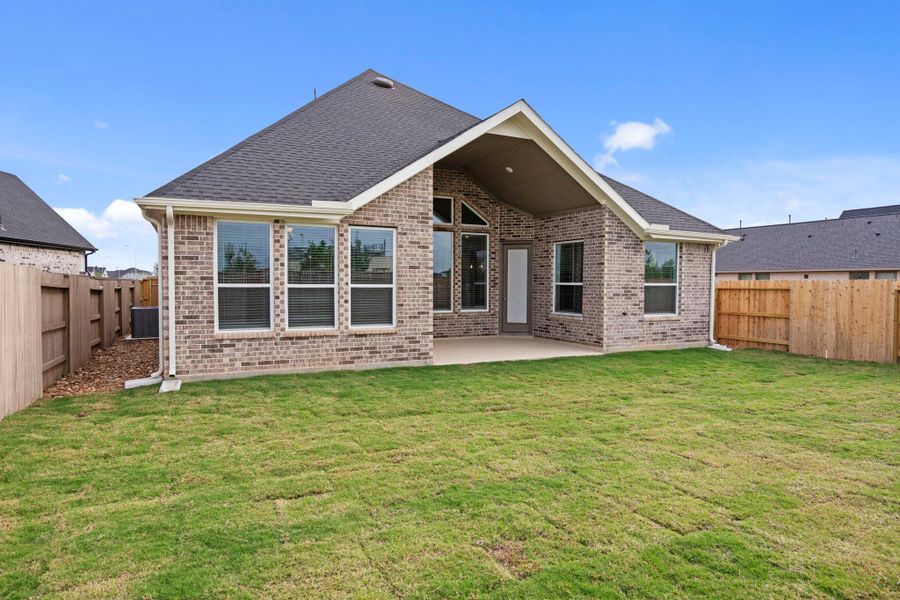 Exterior details and patio area of a home in Grange, Katy (Image 23).