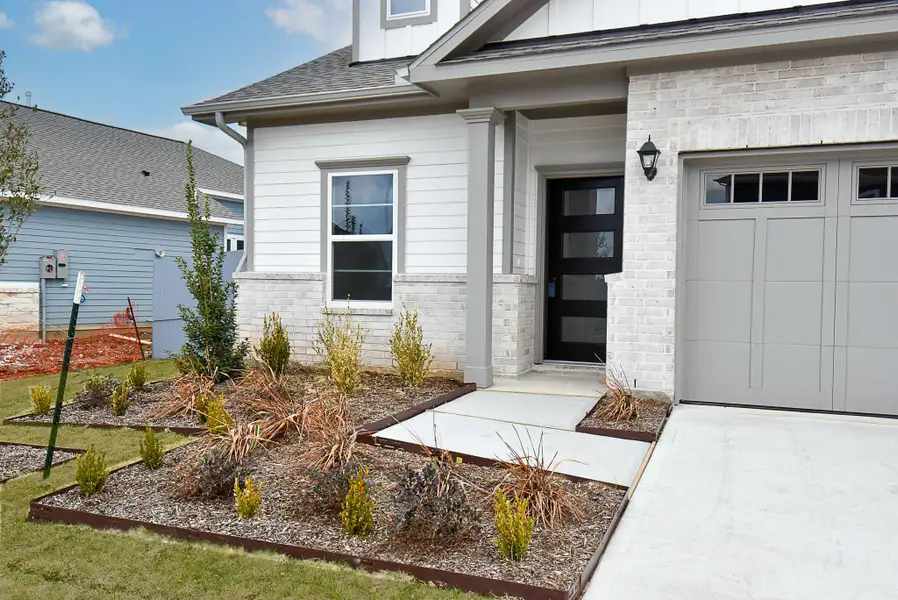 Exterior details and patio area of a home in Fulshear Lakes, Fulshear (Image 3).