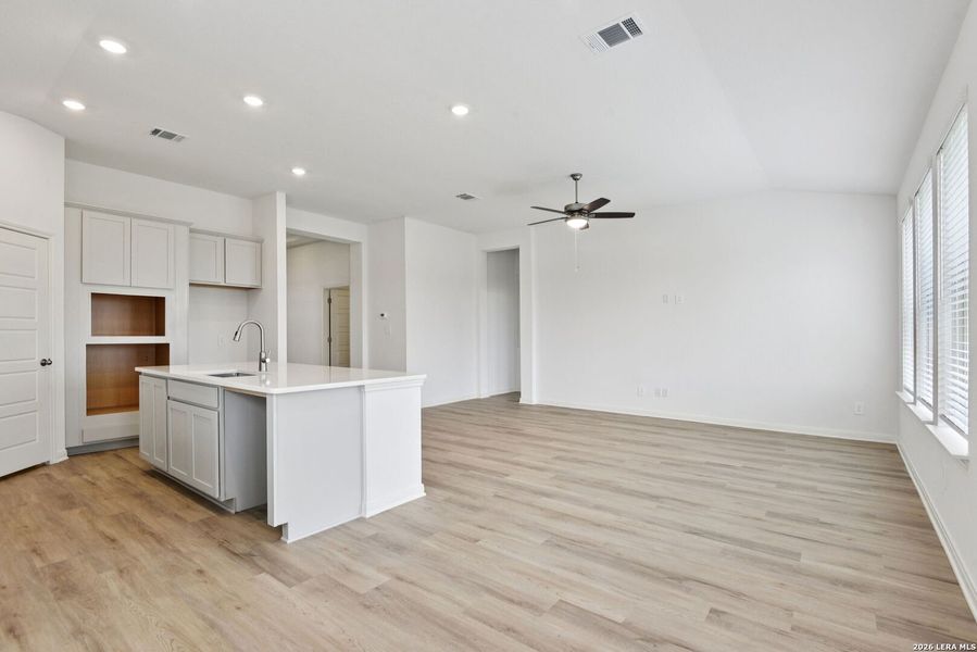 Spacious, unfurnished interior of a new home in Fox Falls, Boerne (Image 19).