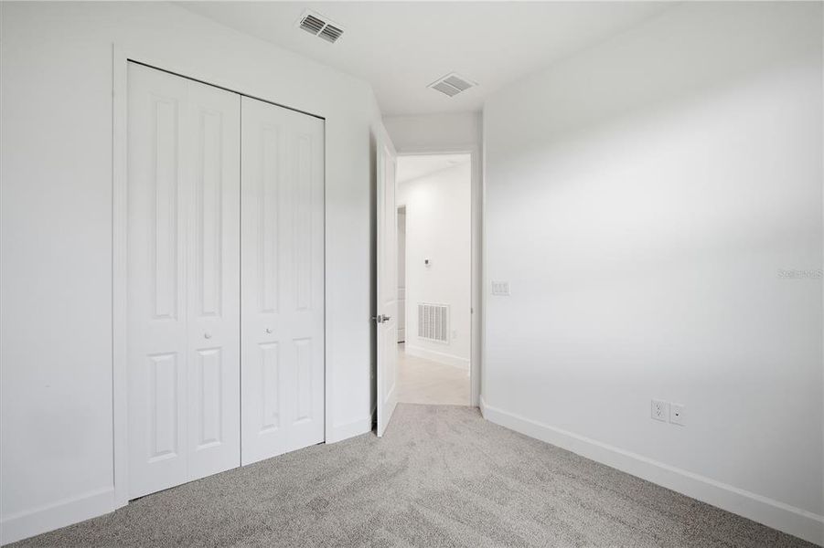 Spacious, unfurnished interior of a new home in Glen Lakes, Weeki Wachee (Image 27).