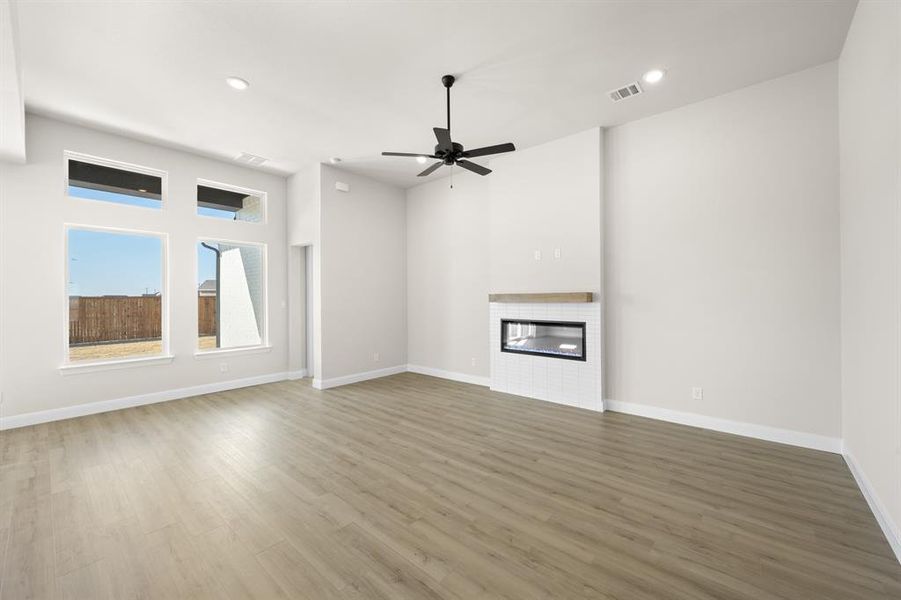 16957 Leatherflower- Living Room-1