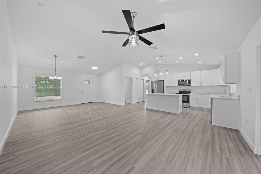 Spacious, unfurnished interior of a new home in , Ocala (Image 25).