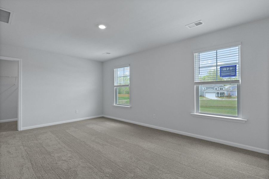 Spacious, unfurnished interior of a new home in Carolina Groves, Moncks Corner (Image 15).