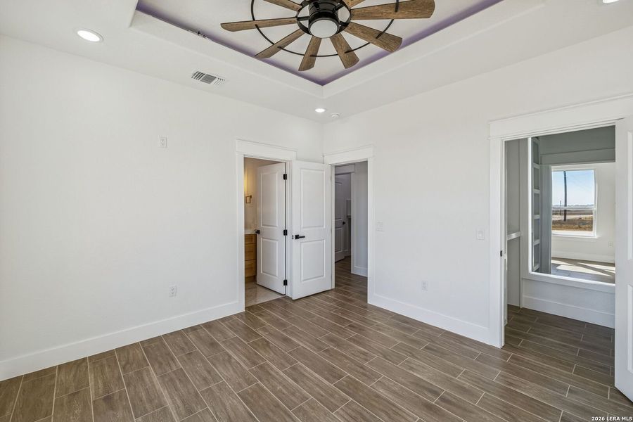 Spacious, unfurnished interior of a new home in , Floresville (Image 30).