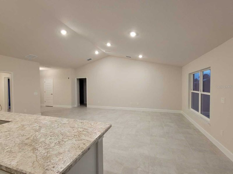 Spacious, unfurnished interior of a new home in Marion Oaks, Ocala (Image 7).