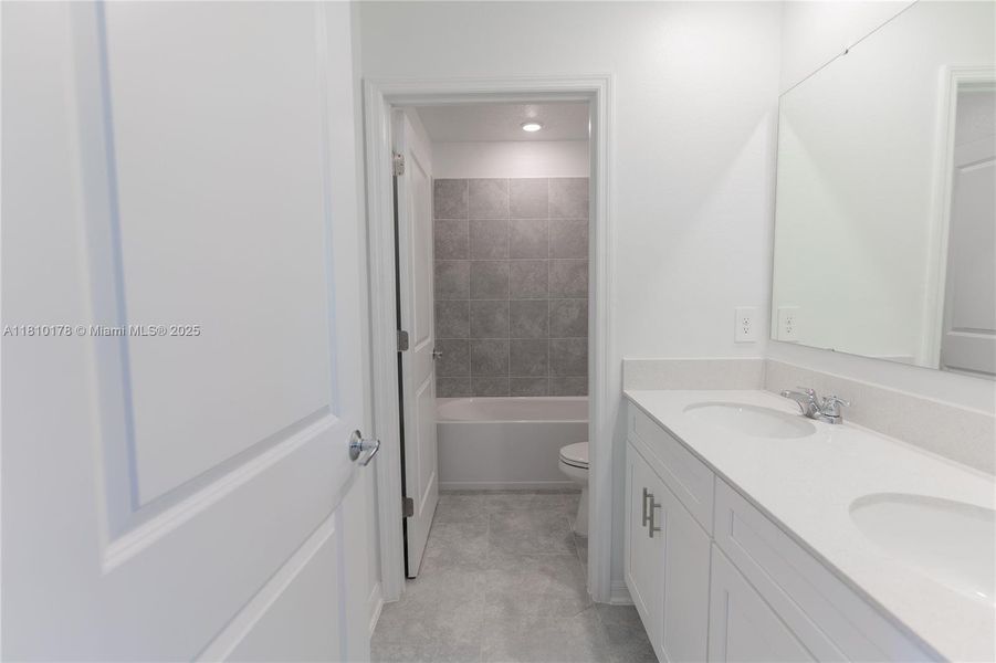 Furnished interior view inside a new home in Inman Groves, Winter Haven (Image 11). Furnished interior view inside a new home in Inman Groves, Winter Haven (Image 11).