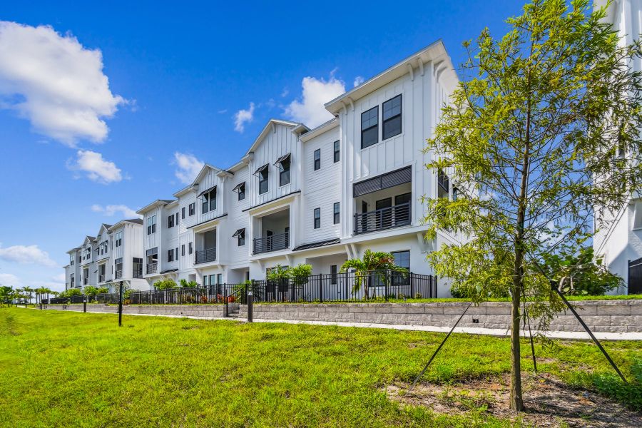 Image 43 of a home in Emerald Landing at Waterside at Lakewood Ranch – City Homes.