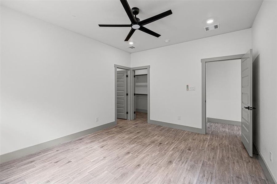 Spacious, unfurnished interior of a new home in , Granbury (Image 20).