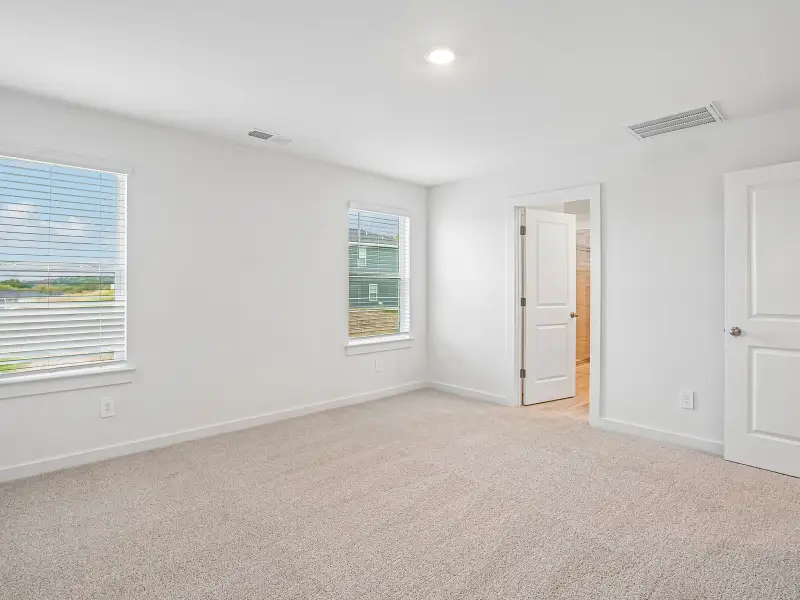 Spacious, unfurnished interior of a new home in Crestview - Ridge Series, Hermitage (Image 11).