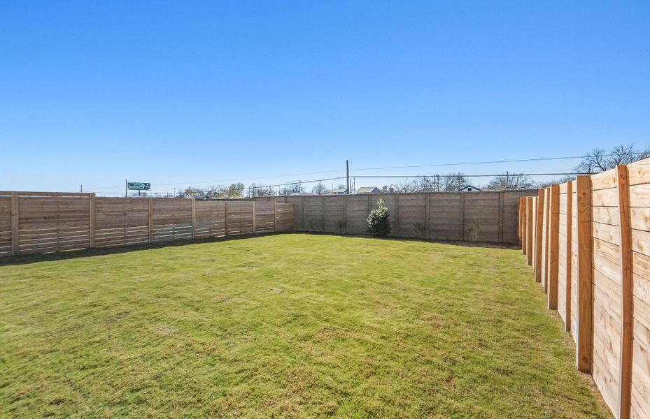 Exterior details and patio area of a home in Horizon Lake, Leander (Image 4).