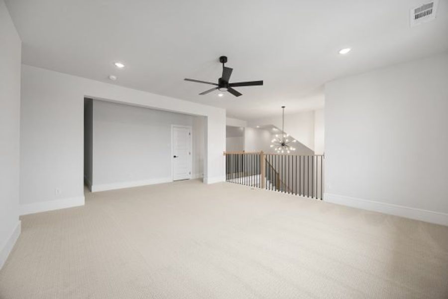 Spacious, unfurnished interior of a new home in Heath Golf and Yacht Club, Heath (Image 55).