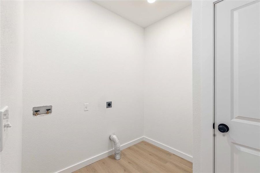 Spacious, unfurnished interior of a new home in , Brownwood (Image 11).