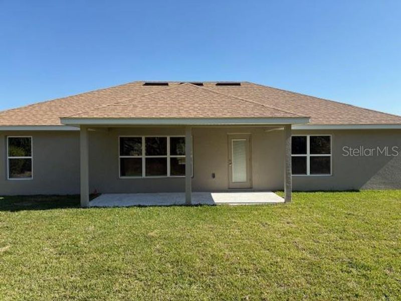 Exterior details and patio area of a home in Juliette Falls, Dunnellon (Image 9).