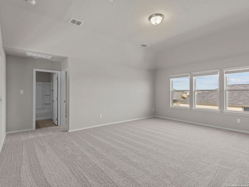 Spacious, unfurnished interior of a new home in Hannah Heights, Seguin (Image 28).