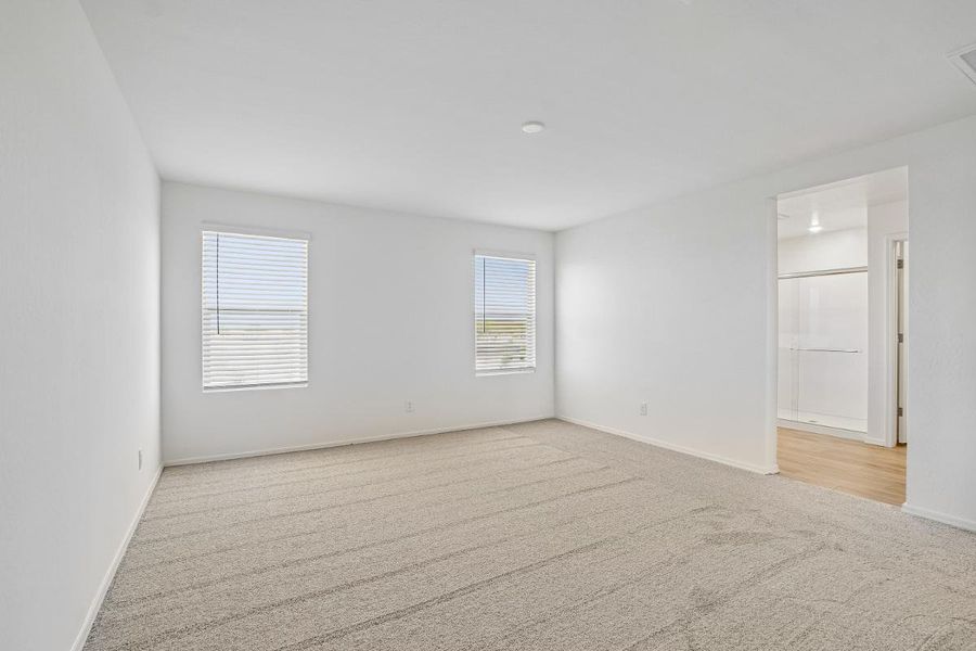 Spacious, unfurnished interior of a new home in Bella Camino Traditions, San Tan Valley (Image 14).