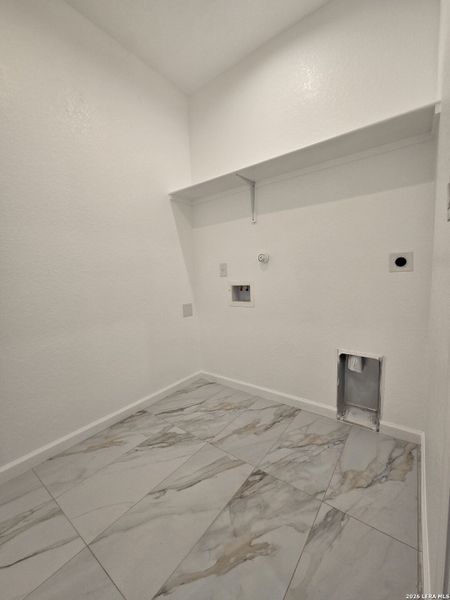 Spacious, unfurnished interior of a new home in , San Antonio (Image 43).