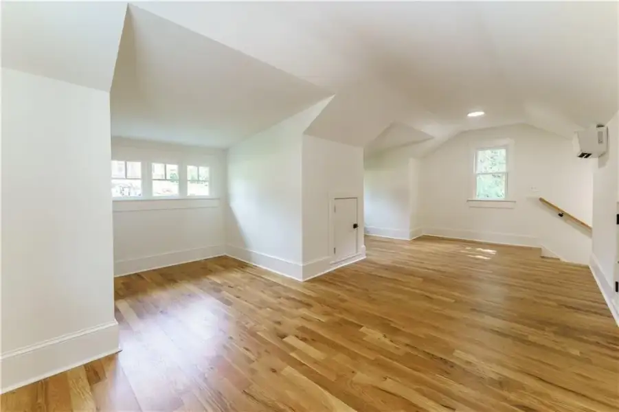 Spacious, unfurnished interior of a new home in , Sandy Springs (Image 41).