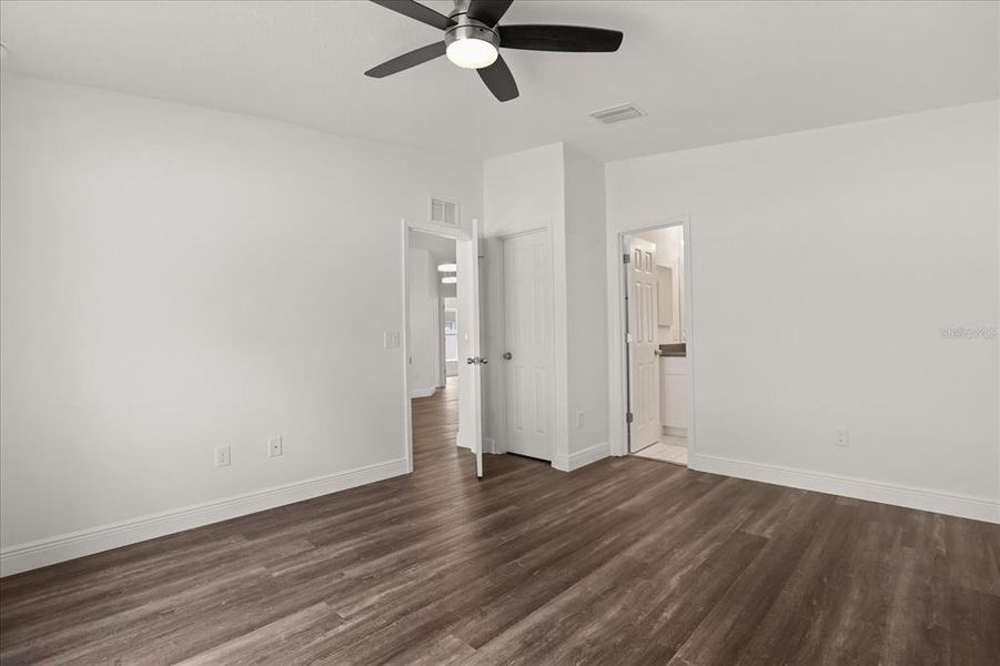 Spacious, unfurnished interior of a new home in , Leesburg (Image 15).
