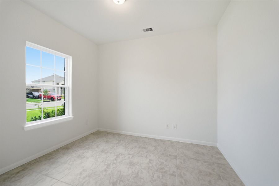 Spacious, unfurnished interior of a new home in Lago Mar, Texas City (Image 20).