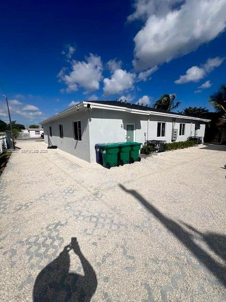 Exterior details and patio area of a home in , Miami (Image 14).