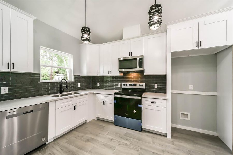 Furnished interior view inside a new home in , Conroe (Image 7).