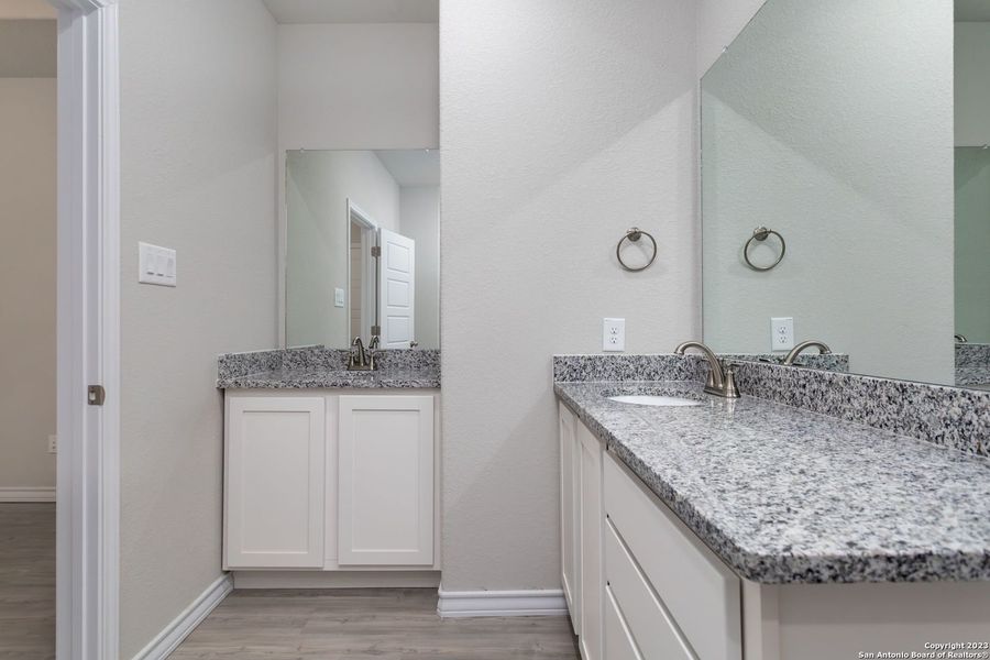 Furnished interior view inside a new home in , Seguin (Image 11).
