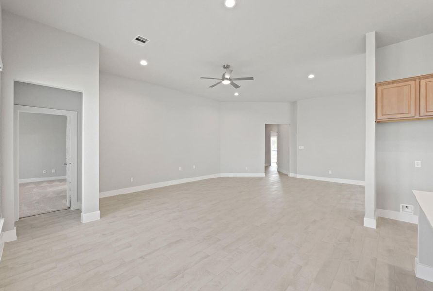 Spacious, unfurnished interior of a new home in Briarwood Crossing, Rosenberg (Image 30).