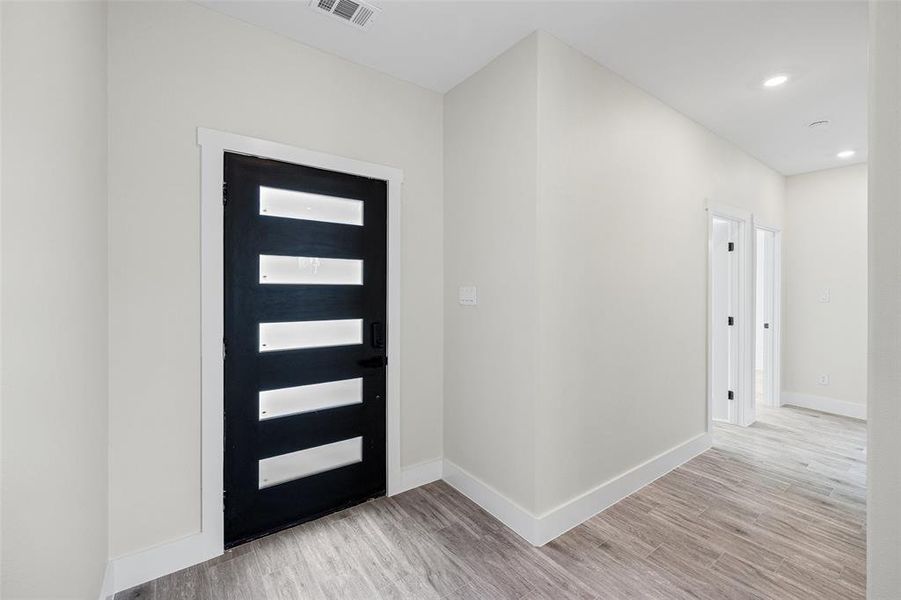 Spacious, unfurnished interior of a new home in , Granbury (Image 23).