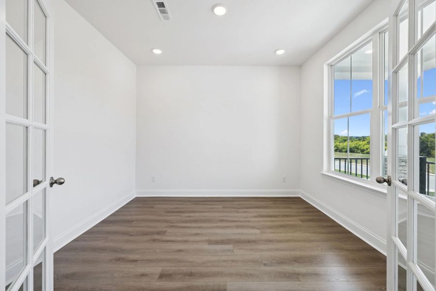 Spacious, unfurnished interior of a new home in Willow Landing, Mount Juliet (Image 14).