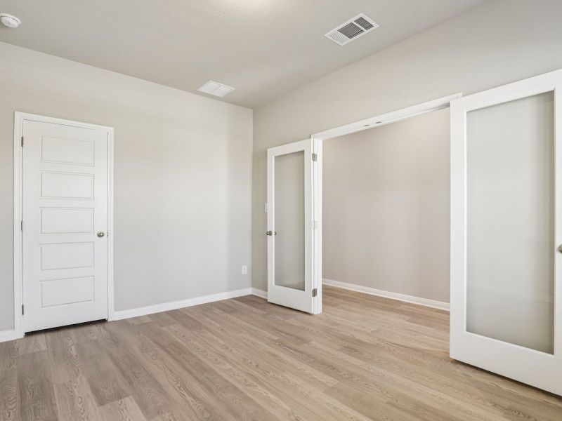 Spacious, unfurnished interior of a new home in Arcadia Ridge - Premier Series, San Antonio (Image 20).
