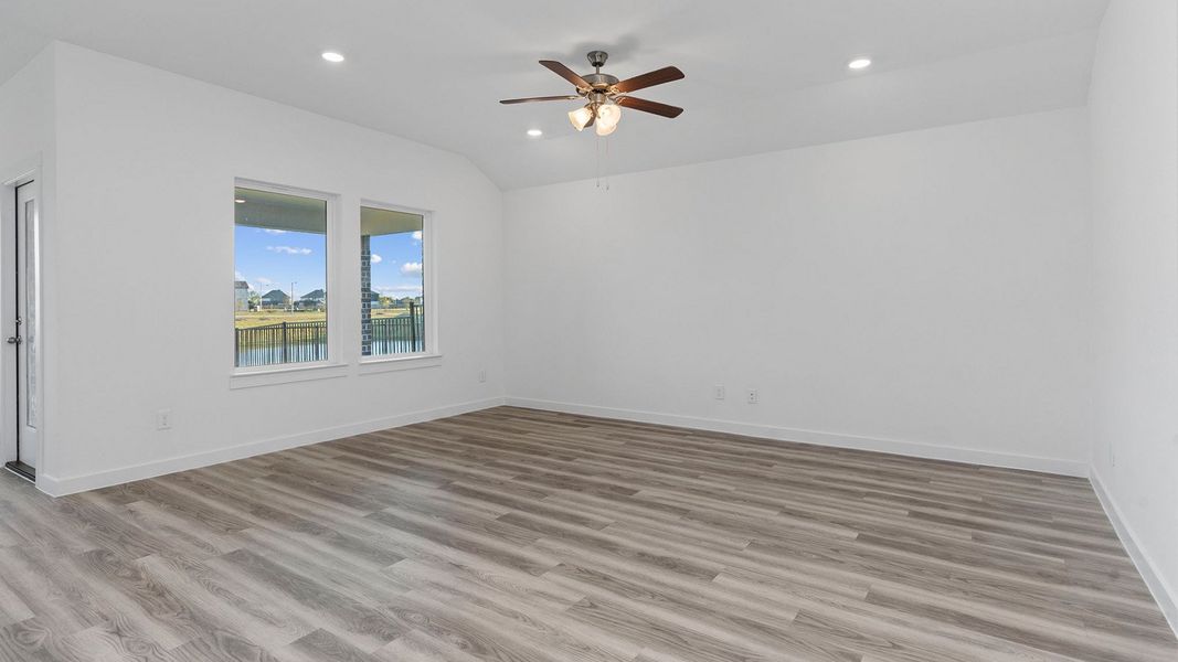 Representative unfurnished interior of a home built from the Huntsville by D.R. Horton in Marlow Lake, Texas City (Image 18).