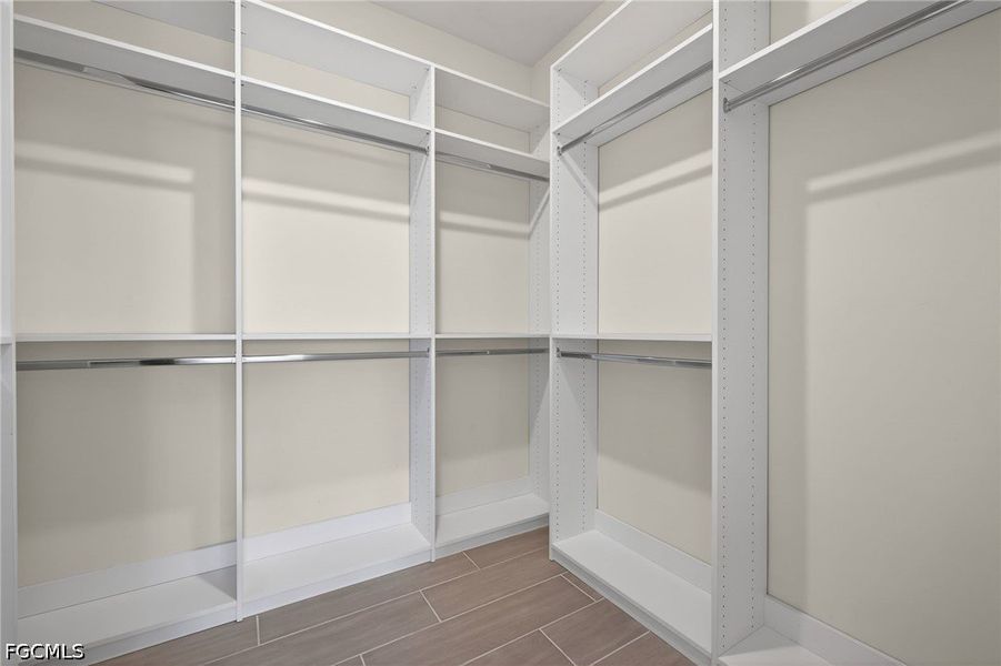 Spacious, unfurnished interior of a new home in Cape Coral, Cape Coral (Image 19).