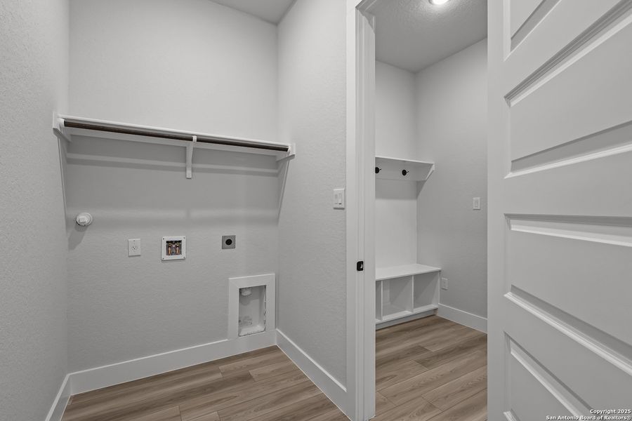 Spacious, unfurnished interior of a new home in Homestead, Schertz (Image 32).