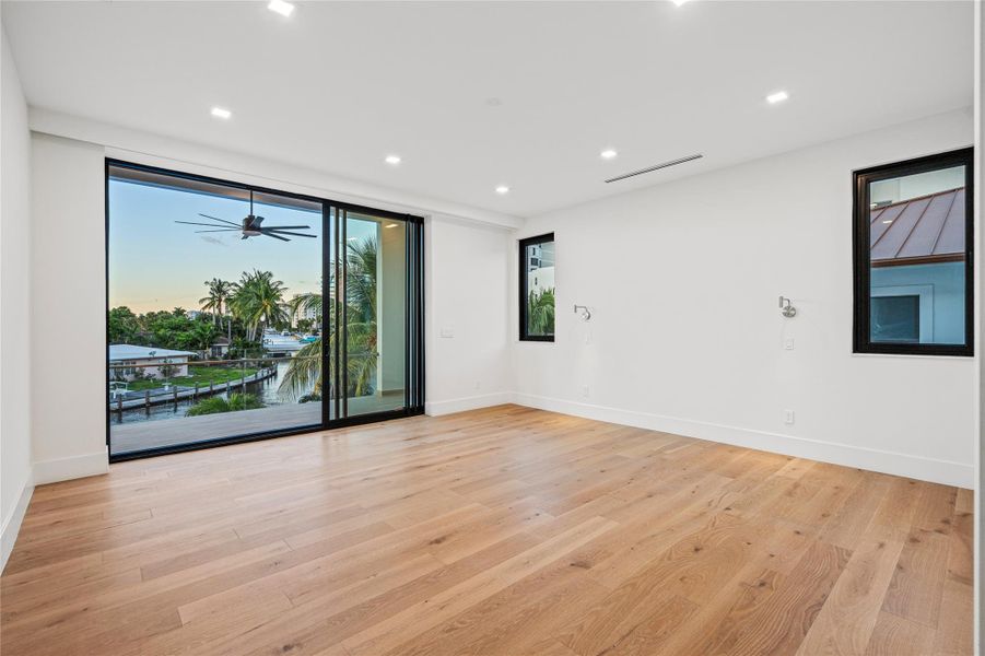 Spacious, unfurnished interior of a new home in , Pompano Beach (Image 24).