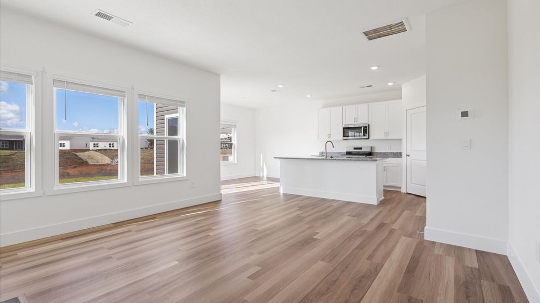 Spacious, unfurnished interior of a new home in Millstone Village, Morristown (Image 7).