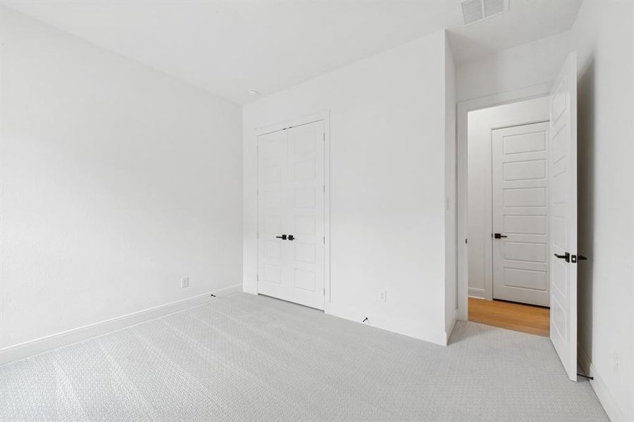 Spacious, unfurnished interior of a new home in Hillside at Las Colinas, Irving (Image 23).