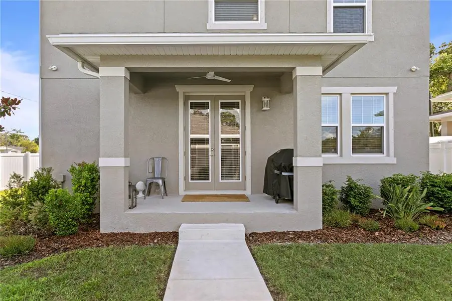 Exterior details and patio area of a home in , St. Petersburg (Image 30).
