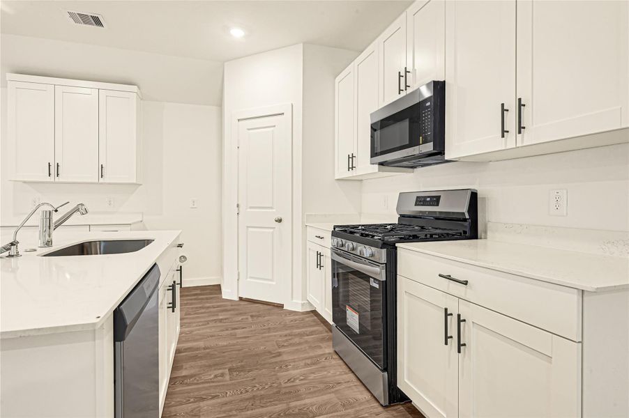 Furnished interior view inside a new home in Holly Ridge, Rosenberg (Image 8).