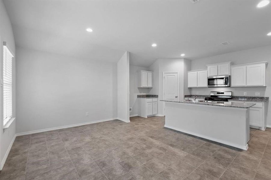 Spacious, unfurnished interior of a new home in , Fort Worth (Image 19).