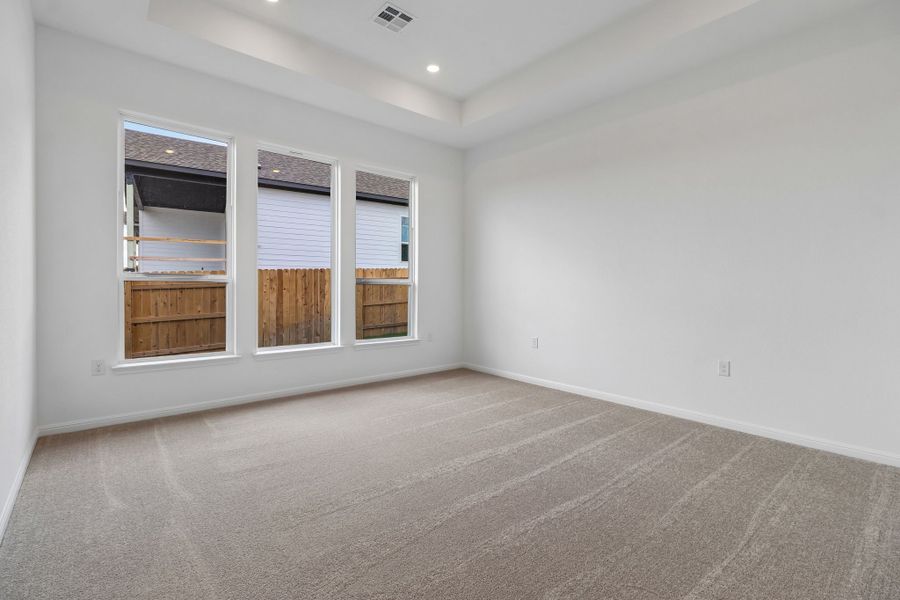 Spacious, unfurnished interior of a new home in Silverleaf, Cedar Creek (Image 24).