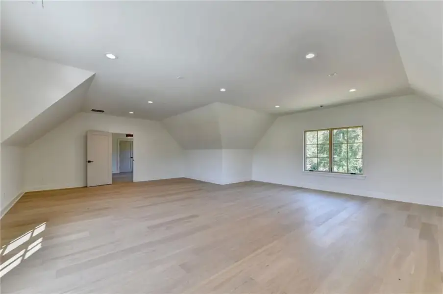 Spacious, unfurnished interior of a new home in Lyndon Creek, Milton (Image 61).